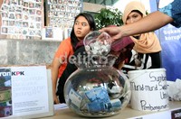 Warga secara sukarela menyumbangkan uangnya. Ramses/detikcom.