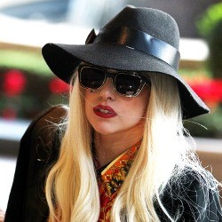 Lady Gaga Pamer Lagu Tentang Putri Diana