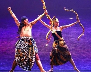 Karya Batik Iwan Tirta Hadir dalam Pagelaran Matah Ati