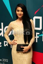 Senyum Menggoda Dominique