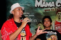 Sang sutradara Anggy Umbara menjawab dengan antusias setiap pertanyaan yang diajukan para mahasiswa. Herianto Batubara/detikHot.
