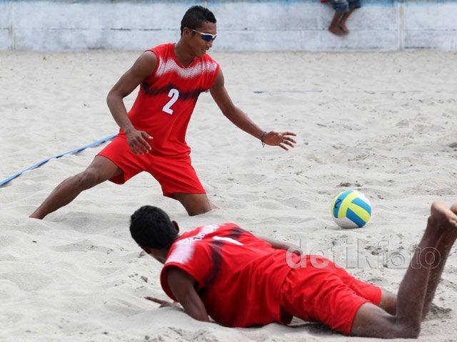 Atlet Voli Pantai PON Riau Pemanasan di Senayan
