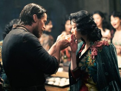 Aksi Christian Bale Bersama Aktor Asia