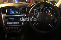 Mobil ini difasilitasi dengan kelengkapan standar sistem audio mutahir 20 CD dengan 6 dist charger dengan dilengkapi fasilitas bluetooth.
