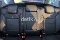 Mobil ini mampu mencapai kecepatan 235 Km/jam.