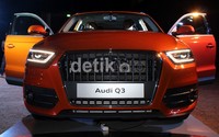 Di balik kap mesin SUV Q3 teronggok mesin TFSI 2.000 cc bensin 4 silinder. Audi mengklaim tenaga yang dihasilkan bisa mencapai 211 Hp pada 5.000 RPM - 6.200 RPM sedangkan torsinya mampu mencapai 300 Nm pada 1.800 RPM - 4.900 RPM. Muhammad Ikhsan/detikOto.