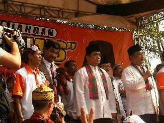 Mr Bean Nongol di Kampanye Cagub Hendardji-Riza