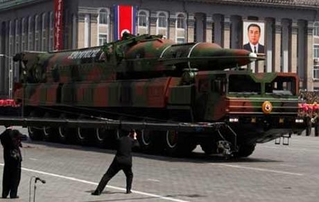 Korut Dituding Pamerkan Rudal Palsu Saat Parade Militer Nasional