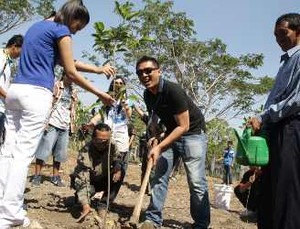 Bikers Jawa Timur Tanam 1.000 Pohon