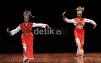 Sejumlah tarian ditampilkan, salah satunya Tari Lenggang Nyai.