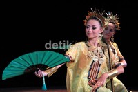 Tari Pakarena juga ditampilkan.