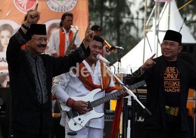 Rhoma Irama Meriahkan Kampanye Foke-Nara