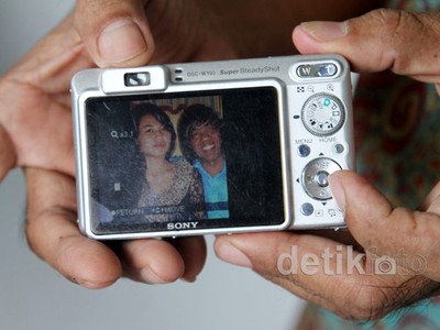 Pak Tarno Pamer Foto Pacar Pramugarinya