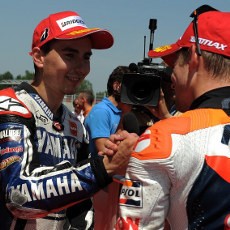 Lorenzo Gagal Finis, Stoner Ikut Menyayangkan