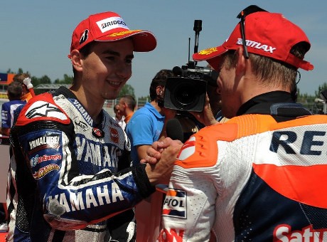 Lorenzo Gagal Finis, Stoner Ikut Menyayangkan