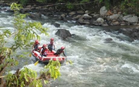 Tim Kapinis Bandung Memimpin Kejurnas Arung Jeram Muaraenim