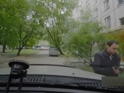 Aksi Maling Mobil Terekam Kamera