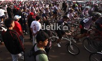 Ratusan orang mengikuti acara ini.