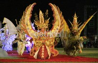 Arena pertunjukan menggunakan lapangan hijau yang ditutup dengan karpet merah. Muchus Budi Rahayu/detikcom.