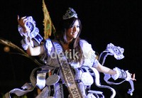 Selain peserta lokal, SBC 5 juga dimeriahkan beberapa Puteri Indonesia, diantaranya Puteri Indonesia 2011, Maria Selena; Puteri Lingkungan Tahun 2011, Liza Purnamasari; dan Puteri Pariwisata 2011, Andi Natassa. Muchus Budi Rahayu/detikcom.