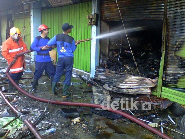 Pasar Krian Terbakar, 20 Ruko Hangus