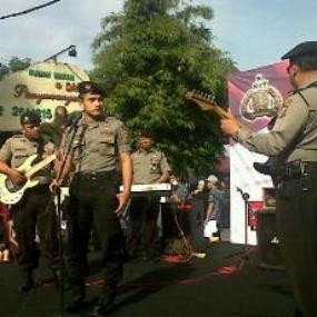 Polteng Bikin Histeris Pengunjung CFD Dago