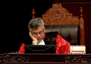 Hakim Konstitusi Akil Mochtar Pimpin Olahraga Panjat Tebing