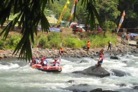 Kapinis Bandung Masih Memimpin Kejurnas Arung Jeram Muaraenim
