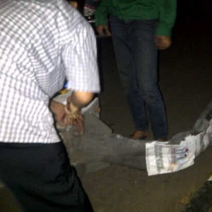 Tiang Lampu Jalan Patah Akibat Kecelakaan Bus dan Pajero di Tebet