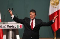 Nama Pena Nieto mulai moncer saat mulai berkencan dengan Angelica Rivera, bintang dari telenovela populer Distilled Love. Keduanya kemudian menikah. (Reuters).