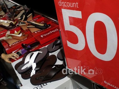 Banjir Diskon Produk Sepatu di PRJ