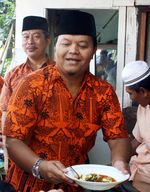 Hidayat Santap Asinan Betawi