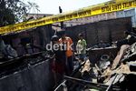 Korban Kebakaran Mencari Barang Sisa