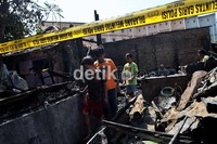 Garis polisi dipasang di lokasi kejadian.
