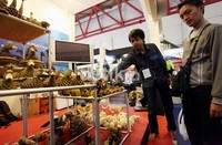 Semua bentuk miniatur hewan yang lucu dan unik itu dapat anda termukan di stand daerah di Hall B Arena Pekan Raya Jakarta, JIExpo Kemayoran.