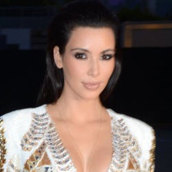 Kim Kardashian Mau Operasi Plastik Jika Sudah Tua