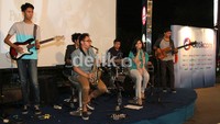 Band Next Project menghibur ribuan penggemar dalam acar itu dengan lagu-lagu yang mereka bawakan. Herianto Batubara/detikHOT.