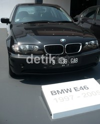 Generasi keempat BMW Seri 3 lahir pada Mei 1998. Sedan sports ini hadir dengan badan lebih lebar 40 milimeter dan sumbu roda lebih lebar 60 milimeter dibanding sang pendahulu. Dadan Kuswara/detikOto.
