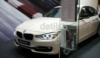 Generasi keenam BMW Seri 3 merupakan sosok yang mengedepankan kelincahan, sporty, dinamis dengan cara yang baru.  Meski begitu, model ini tetap mewarisi tradisi generasi sebelumnya berupa sentuhan klasik yang telah hadir pada dasawarsa 1960-an. Dadan Kuswara/detikOto.