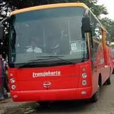  Bus TransJ Nyangkut di Separator Dekat Indosiar, Lalin Macet