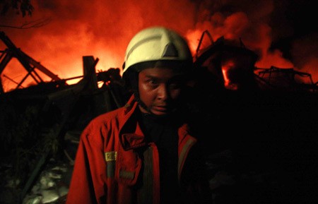 Kebakaran Hebat di Jembatan Besi, 1 Warga Tewas