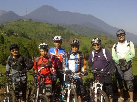Hobi Unik Anggota DPR, Bersepeda Melintas Gunung Nusantara
