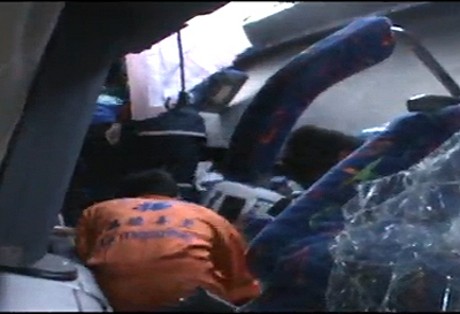 Bus Wisata Thailand Tabrak Tiang Listrik, 10 Orang Tewas