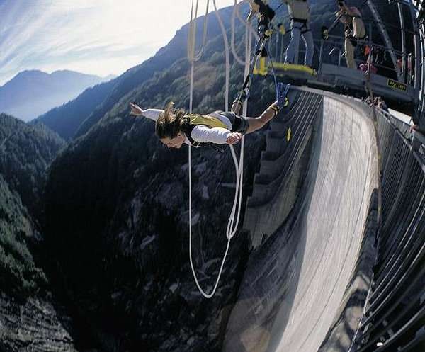Ini Dia 7 Bungee Jumping Paling Tinggi di Dunia