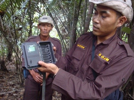Jepret! Ini Dia Tukang Foto Badak Jawa di Ujung Kulon