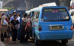 Berebut Naik Angkutan Umum