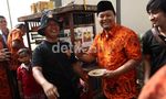 Hidayat Sapa Sopir Bajaj