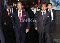 Muhyidin menyebut Aburizal sebagai sosok yang pantas menjadi presiden.  Beliau memang cukup layak. Menurut saya, beliau sulit ditandingi calon-calon lain, tuturnya.