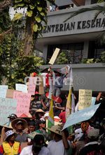 Ribuan Petani Tembakau Kepung Kemenkes