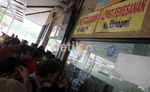 Ratusan Orang Antre Tiket Mudik di Senen